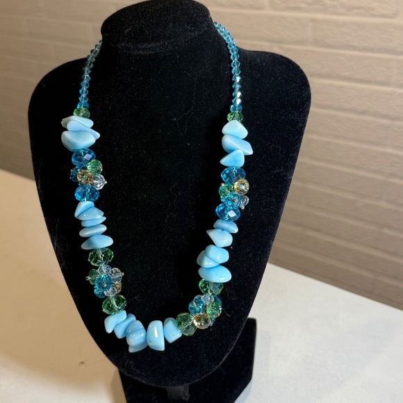 Teal Stone Chip Bead Necklace Turquoise Flower Green Crystal Accent Jewelry - Picture 3 of 4